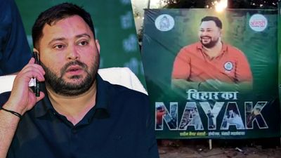 Bihar Election 2025: चुनाव में पोस्टर वार से गरमाई सियासत, RJD के 'नायक' के जवाब में JDU का 'जनसेवक' पोस्टर 