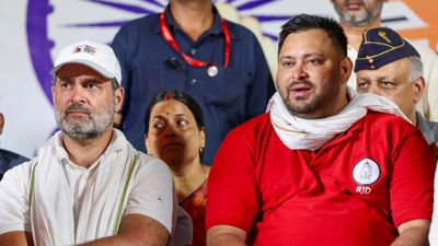 Bihar chunav: महागठबंधन में भूचाल, 10 सीटों पर RJD-कांग्रेस-VIP ने एक दूसरे के खिलाफ उतारा उम्मीदवार
