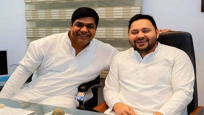 Bihar Chunav: मुकेश सहनी डिप्टी सीएम के पद पर अड़े, महागठबंधन में सीट शेयरिंग से पहले और बढ़ा घमासान