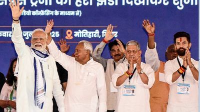 Bihar Chunav: चिराग पासवान की सीट पर NDA ने उतारा 'नया खिलाड़ी', निर्दलीय उम्मीदवार को दिया समर्थन