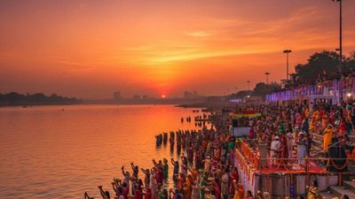 Chhath Puja 2025:अब दिल्ली में भी मिलेगी छठ पूजा की ज्यादा छुट्टी! हजारों घाटों की सफाई को लेकर बने खास प्लान