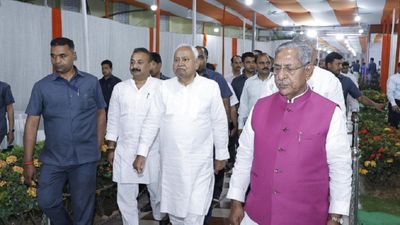 Bihar Chunav 2025: JDU के खिलाफ बागी रुख अपनाने वाले नेताओं पर पार्टी की कड़ी कार्रवाई, संगठन की सुरक्षित!
