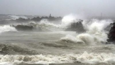 Cyclone Montha LIVE:  चक्रवाती तूफान 'मोंथा' हुआ खतरनाक, सरकारी कर्मचारियों की छुट्टियां रद्द