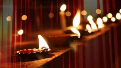 Diwali 2025: भूलकर भी ना करें ये गलती वरना लक्ष्मी मां हो जाएंगी नाराज, घर में आएगी दरिद्रता 