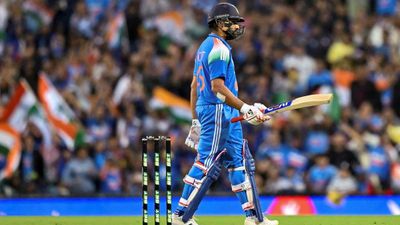 IND vs AUS: रोहित शर्मा ने ऑस्ट्रेलिया को कहा अलविदा, सिडनी में शतक के बाद भावुक बयान से फैंस को रुलाया