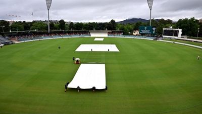 IND vs AUS: ओवर कटने के बाद भारत-ऑस्ट्रेलिया टी20 में फिर से बारिश, अब कितने बजे होगा मैच