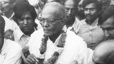 Loknayak Jayanti: तानाशाही के सीने पर चढ़ बोलने वाला लोकनायक जेपी, जिसने इंदिरा गांधी की सत्ता को झुका दिया