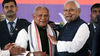 Bihar Chunav: मांझी ने 11 नेताओं को पार्टी से क्यों किया निष्कासित? राष्ट्रीय सचिव से जिला अध्यक्ष तक का नाम