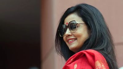 Mahua Moitra के 'नस्लीय कमेंट' पर मचा बवाल! ट्रोल्स के निशाने पर आते ही माफी मांगी, कहा- 'सॉरी मुझसे गलती हुई'