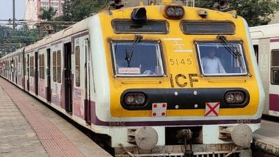 Mumbai local train: लोकल ट्रेन के नीचे आकर युवक ने किया सुसाइड