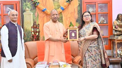 सीएम योगी ने गोरखपुर विश्वविद्यालय में  चल रहे पीएम ऊषा योजना का जाना हाल, दिए यह निर्देश