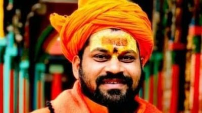 महंत राजू दास ने दिया विवादित बयान, कहा - सनातन धर्म पर टिप्पणी करने वाले राक्षस, इन्हें जूतों से..