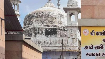 Gyanvapi Shivling: ज्ञानवापी मामले में वाराणसी कोर्ट का बड़ा फैसला, जल्द तारीख होगी तय