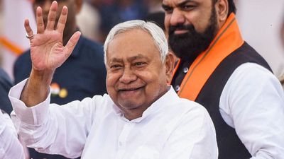 कौन बनेगा NDA का मुख्यमंत्री? क्यों BJP नीतीश को दरकिनार नहीं कर पा रही, सीटों का गणित बताता है असली सच्चाई!