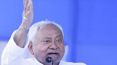 Bihar Election 2025: नीतीश कुमार का सुशासन मॉडल क्यों है फिर चर्चा में? बिहार मॉडल की 5 अहम बातें और चुनौतियां