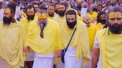 Premanand Maharaj के पांडव: कौन हैं वह 5 शिष्य जो हर पल रहते हैं साथ? लाखों की जॉब और रुतबा छोड़ बने सेवक