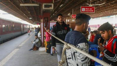 रेलवे ने क्यों बंद की है प्लेटफार्म टिकट की बिक्री? नई दिल्ली सहित इन स्टेशनों पर नहीं मिलेगी बंद हुई सुविधा!