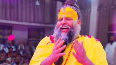 मदीना के बाद अब मुस्लिमों की इस पवित्र दरगाह पहुंचे भक्त! प्रेमानंद महाराज की सलामती के लिए मांगी दुआ