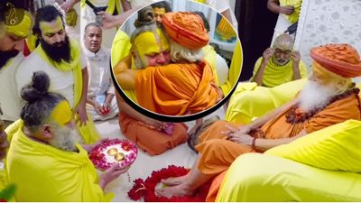 Premanand Maharaj News: शरणानंद कौन हैं, जो 'किडनी डोनेट' का ऑफर लेकर पहुंचे? रोने लगे प्रेमानंद महाराज-VIDEO