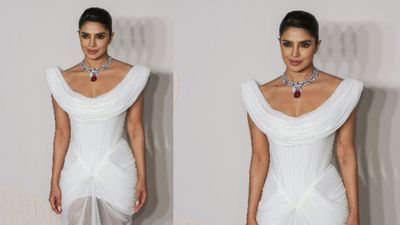 Priyanka Chopra से मिलकर भावुक हुई मृणाल ठाकुर, इंटरनेट पर छाया दिल छू लेने वाला मोमेंट, देंखें Video