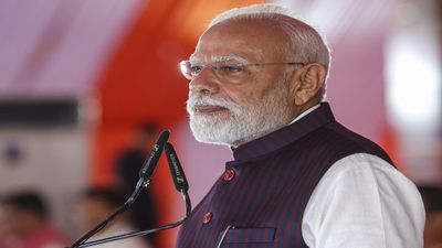 RSS 100 YRS: शताब्दी समारोह में PM Modi ने लॉन्च किया सिक्का-डाक टिकट, बोले- 'संघ में खुद को तपाना पड़ता है'