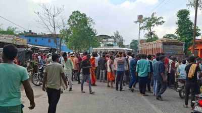 Supaul Road Accident News: यात्रियों से भरी बस एनएच 327ई पर पलटी, एक की मौत, कई मुसाफिर ज़ख्मी