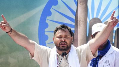 Bihar Election 2025: छोटे कामगारों के लिए तेजस्वी यादव का बड़ा ऐलान, स्वरोजगार के लिए मिलेंगे ₹5 लाख