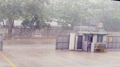 MP News: मध्य प्रदेश में मौसम का मिजाज बदला! भोपाल, इंदौर और जबलपुर में गरज के साथ बारिश की चेतावनी 