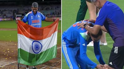 Amol Muzumdar: कौन हैं भारत को वर्ल्ड चैंपियन बनाने वाले अमोल मजूमदार? जीत के बाद हरमनप्रीत कौर ने छुए पैर 