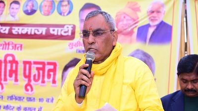 Bihar Chunav 2025: RJD की सरकार बनने के संकेत, टेंशन में NDA, योगी सरकार के मंत्री के बयान से उड़ी BJP की नींद