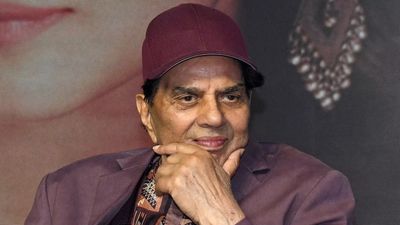 Dharmendra Death: पंजाब के धर्मेंद्र बने बॉलीवुड के हीमैन, जानें राजस्थान के बीकानेर ने कैसे दी थी नई पहचान?