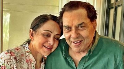 अस्पताल के ICU में भर्ती धमेंद्र की कैसी है तबीयत? ड्रीम गर्ल ने बताया हाल, फैंस से की ये गुजारिश