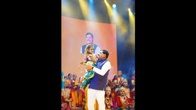 MP News: 'मोहन' के मन में 'मोहन': सबके मन को मोहती ये तस्वीर, बताती है सीएम डॉ. यादव का भगवान श्रीकृष्ण से नाता