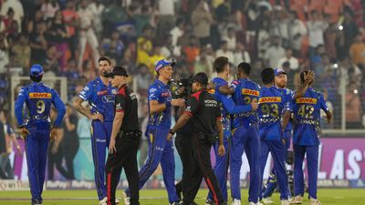 IPL 2026 से पहले बदल जाएगी मुंबई इंडियंस की टीम? इन 5 खिलाड़ियों पर गिर सकती है गाज!