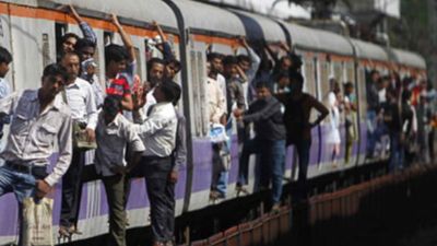 Mumbai local train: मुंबईकरों की बढ़ी ट्रेंशन, इन 4 स्टेशनों पर नहीं रुकेगी ट्रेन, रेलवे की देखें लिस्ट