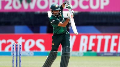 PAK vs SL:13 गेंद तक खाता नहीं खोला! बाबर आज़म पर फूटा फैंस का गुस्सा, वनडे में की टेस्ट वाली बैटिंग