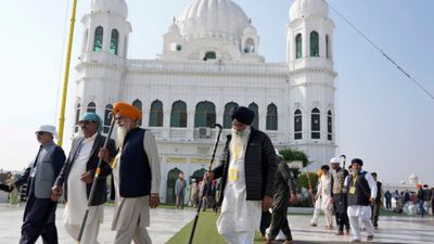 'तुम हिंदू हो', पाकिस्‍तान की नापाक हरकत, गुरुनानक जयंती पर हजारों खर्च कर गए 14 तीर्थयात्रियों को भेजा वापस 