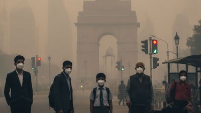 दिल्ली-एनसीआर में प्रदूषण के बढ़ते खतरे के बीच रखें खुद को सुरक्षित, घर से लेकर डाइट तक अपनाएं ये जरूरी कदम!