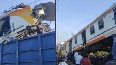 Chhattisgarh train accident: बिलासपुर ट्रेन हादसे का देखें भयावह VIDEO, रेलवे ने जारी किया ये हेल्पलाइन नंबर