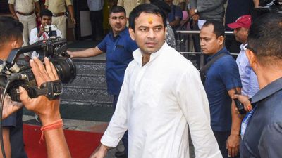 Mahua Election Result 2025: करारी हार के बाद तेज प्रताप यादव का पहला बयान, किसे ठहराया जिम्मेदार?