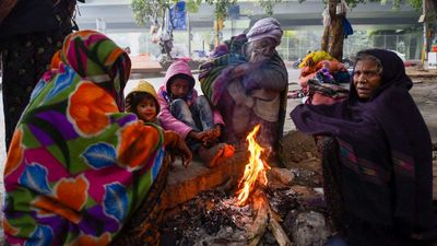 Aaj ka Mausam: देशभर में मौसम का बदला मिजाज, उत्तर में शीतलहर तो दक्षिण में बरसेंगे बादल