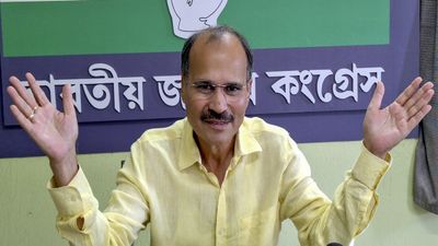 Bengal Chunav 2026 से पहले कांग्रेस को लगेगा झटका! अधीर रंजन चौधरी की PM Modi से मुलाकात के बाद बढ़ा सस्पेंस