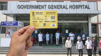 Ayushman Card Renewal: हर साल करानी पड़ती है 5 लाख वाले कार्ड की वैलिडिटी अपडेट? कब तक मिलता है मुफ्त इलाज?