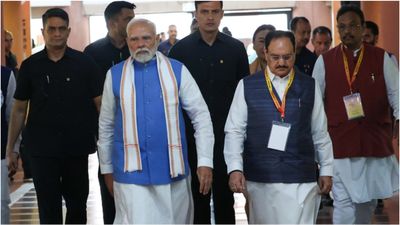 BJP President: PM मोदी डिनर में जिस नेता के कंधे पर हाथ रखकर चले, वही बनने जा रहे BJP के नए राष्ट्रीय अध्यक्ष?