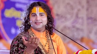 Aniruddhacharya case: महिलाओं पर कमेंट कर मुश्किलों में फंसे 'पूकी बाबा', अनिरुद्धाचार्य के खिलाफ केस दर्ज