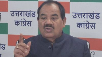 गांजे की माला लेकर सीएम हाउस क्यों पहुंचे NSUI कार्यकर्ता, प्रतिमा बागरी के भाई की गिरफ्तारी पर भड़की कांग्रेस | NSUI workers reached CM House with marijuana garlands, Pratima Bagri brother arrested, Congress 5 Harak Singh Rawat कांग्रेस नेता की सिख समाज पर अमर्यादित टिप्पणी को लेकर जमकर बवाल, भाजपा ने कह दी बड़ी बात