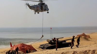 पाकिस्तान की कनपटी पर सबसे बड़ा 'ऑपरेशन'! राफेल-सुखोई की गरज से कराची में खलबली