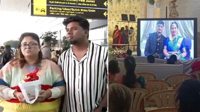 Indigo Flight News: 'पिता की अस्थियां बेंगलुरु एयरपोर्ट पर फंसी, तो कहीं दूल्हा-दुल्हन अटके'