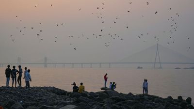 Mumbai Metro: मुंबई को PM Modi देंगे नए साल का तोहफा, मेट्रो के दो नए कॉरिडोर पर आ गया अपडेट | Mumbai Metro Two new corridors will start operating this month great relief to commuters hindi 7 Mumbai AQI Today: प्रदूषण ने बढ़ाई मायानगरी की टेंशन, घुल रहा हवा में जहर! क्या है बढ़ते AQI का कारण?