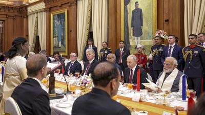Putin State Dinner Menu: पुतिन की दिल्ली में कैसी बीती रात? भारत ने क्या खिलाया? डिनर में चौंकने वाली Dishes